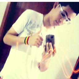 A vida me ensinou a nunca desistir, nem ganhar, nem perder mais procurar evoluir ♪♫



Txutxuca da @_keyllasantana sz