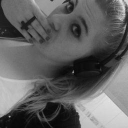 Hy ! My name is Elody and i'm so me :) lol
I love Musique so much :)