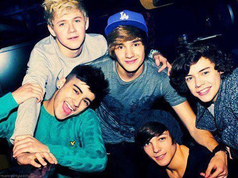 Hi :D I LOVE ONE DIRECTION / LITTE MIX /JUSTIN BIEBER AND PLAY THE GUITAR :)) ONE DIRECTION FOLLOW ME PLEASE :)) 3