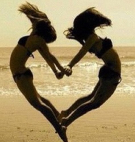 Summer lovin' had me a blast| bestie: @beachboundd