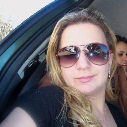Mãe, amiga e Feliz !!! rsrs....