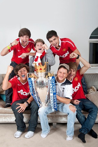 One Direction Love Manchester United @Harry_Styles @zaynmalik @NiallOfficial @Louis_Tomlinson @Real_Liam_Payne