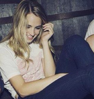 Books help me escape reality. {RP|21|Single}