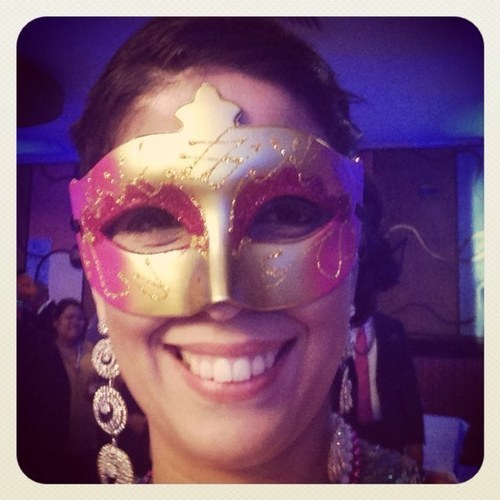 Divertida, alegre, servicial, madre, esposa, hija, amiga... Feliz!