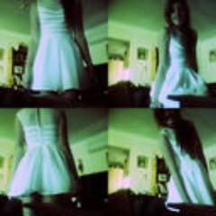 I smile because I don�t let anyone bring down my day :) Veh ~