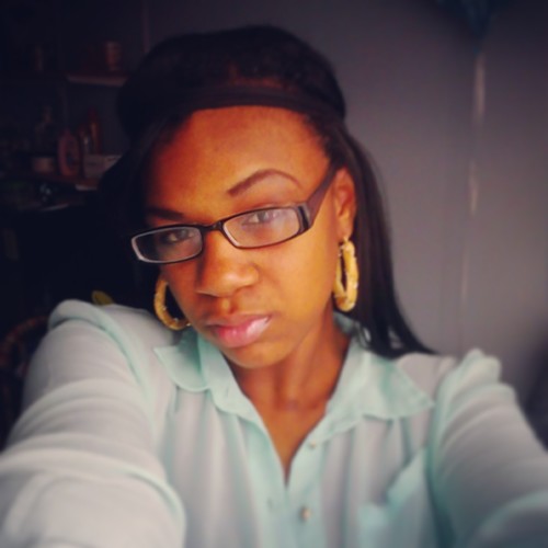 Designer|Writer| Artist| Motivational speaker|Model|Natural hair  Each one reach one. Who are you reaching?  http://t.co/GnNW0iba0A