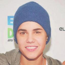 Meta 800 Follow's segue pfvr: @SwaaagDoBieber obrigada c: