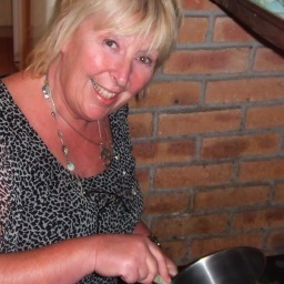 Founder of http://t.co/N8A9GNTCBj connects travellers to local people willing to cook for them in their homes.