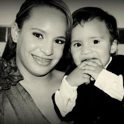 Um amor mais forte que tudo, mais obstinado que tudo, mais duradouro que tudo, É somente o amor de mãe.
