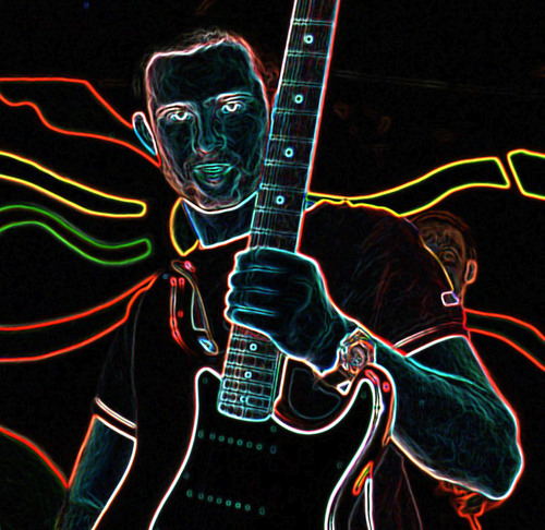 Singer-songwriter, guitarist, member of Little Darling (@littledarlingnl; https://t.co/yJMktzUZtl)