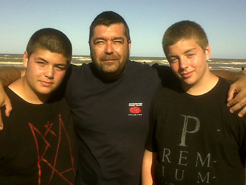 nordabru's profile picture. Un franciscano, con la biblia en una mano y en la otra un libro de Platón! La fe contra la razón.