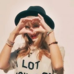 não vou entrar nesse fc por um tempo, quando vocês respeitarem a Tay eu tweeto de novo! podem dar unfollow, to nem ai! vou ficar no fc pra Tay até lá!
