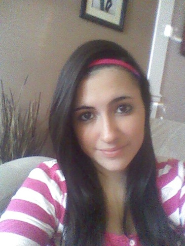 Hi ,my name is sara i love to dance my favorit band is one direction and plz follow me