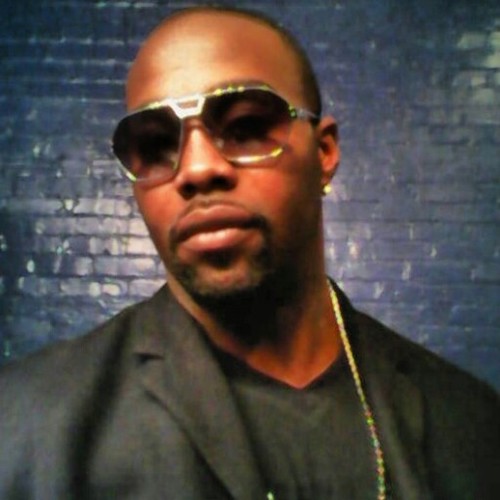 I dont blend in, crowds form around me! Talent Scout, Fashion-Stage presentation & Event Planner. l live by this motto: Make money, not excuses. Live ya life!