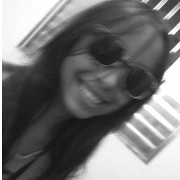 sou uma menina estudiosa, gosto de música e amo meus amigos ♥