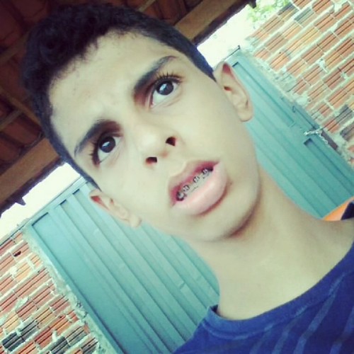 Adora twitter,cantoras Katy Perry, Ke$ha e Rihanna.
odeio falcidade.