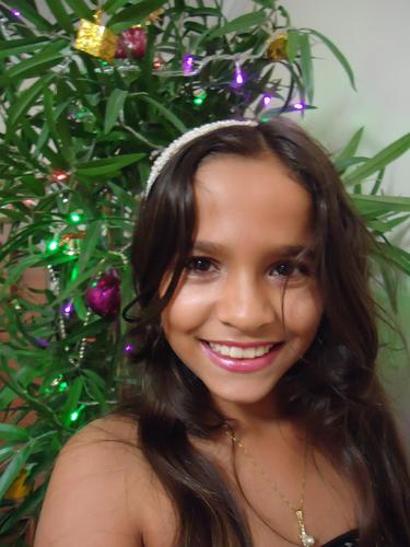 '' Quem sou eu,voê só vai descubrir quando olhar nos meu olhos ,ou melhor além deles.'' Brazil, Follow Me? :)