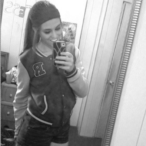 15 year old model love running and softball(:BIG mahomie and beliber(:so follow me ill follow back(: