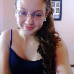 Escoteira,sagitariana,amiga, 14 anos.