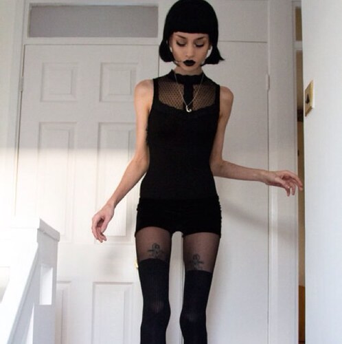 14 5ft 6 depressed, ED, suicidal thoughts. HW: 140lbs CW:120lbs GW1: 100lbs GW2:90lbs UGW: 85lbs (follows back ED, SH etc only)
Instagram: beautyin_bones