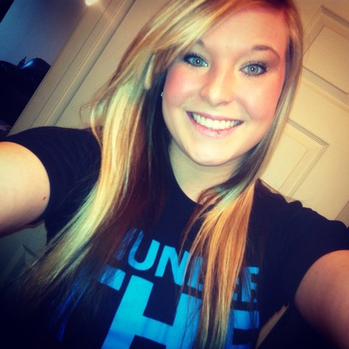 CarlyJoThompson's profile picture. love the life you live, live the life you love.
✌❤☀