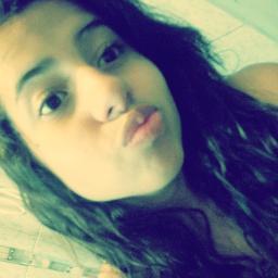 Não me acho bonita , só as vezes , sou chata , sou tímida e tenho amigos muito especiais #Carol#Mony#Fabiolla#Drielle#Greice# ♥