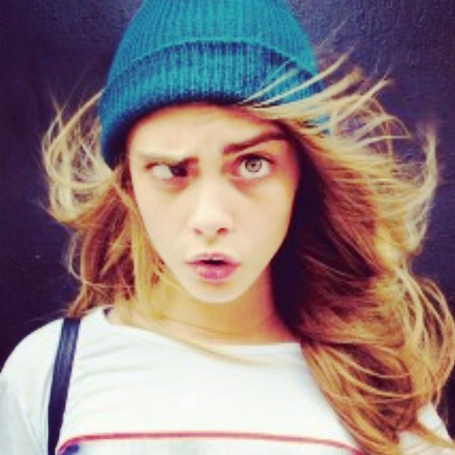 16. Gryffindor. Chica dulce y adorable. Un poco loca (a veces). Me gustan los arándanos. Acércate, que no muerdo.