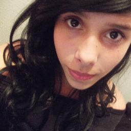 Sou um rascunho... pelo jeito a mão tremia.Pelo jeito pretendia passar a limpo outro dia.