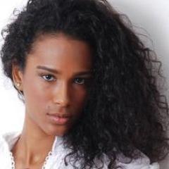 JulianaOlliver's profile picture. ♪ Viver é melhor que sonhar ♫