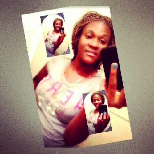 like going to parties hanqin out wit my friends and like goinq to da movies...nd tlkin on da phne going shoppin