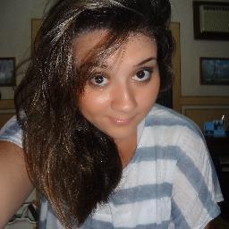 Sorria mesmo que seja um sorriso triste, porque mais triste que um sorriso triste é a tristeza de não poder sorrir :D