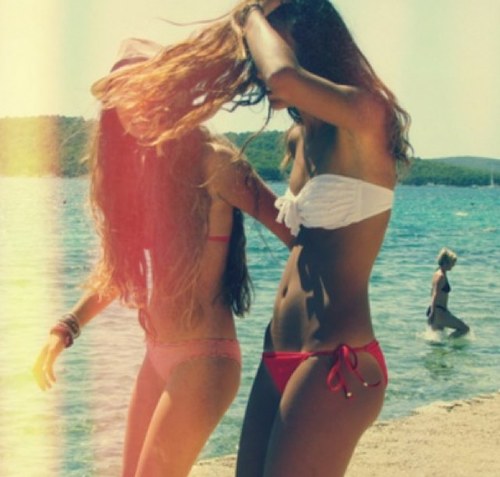 Just two girls trying to hit their UGW and make the world a healthier place by summer 2013. Oh, and we're awkward. #FitFam