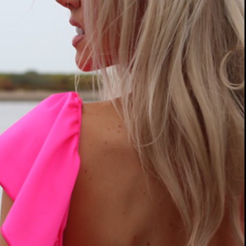 21, blonde, fit, happy, in love with the world