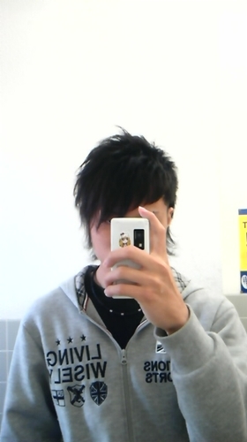 16歳のUVERworld好きです（笑）CODとかやってまーす！あ、部活はバドミントンやってます