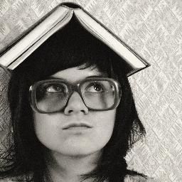 обижаю людей, читаю книжки, люблю электрички