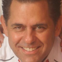 Soy medico cirujano partero, trabajo para vivir y no vivo para trabajar.