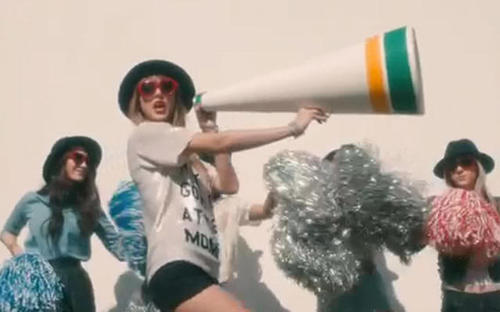 She just a human and make 26 million Swifties love her!♥ xoxo @taylorswift13