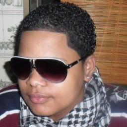 divertida,doida,teimosaaa,e apaixonadaaaaaa..........lool
e pronta para novas amizades:)