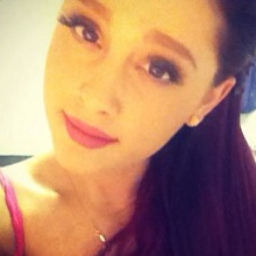 hello I am a fan of Ariana Grande you too? follow me!
