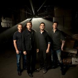 Aqui você encontrará videos da banda e traduções das músicas! Enfim twitter feito especialmente pra galera que ama essa banda. Nickelback :)