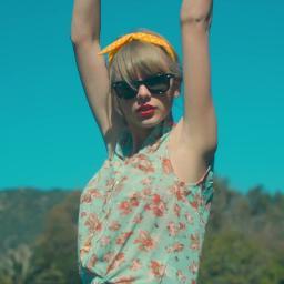 Porque a Taylor é só nossa e de mais ninguem! ;D