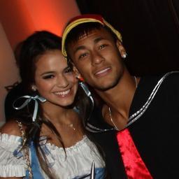 O sorriso mais lindo...O olhar mais sincero...O meu porto seguro...A pessoa mais linda do mundo... @BruMarquezine ♥ @Njr92