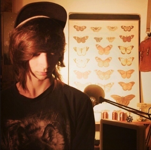 20!!!.FL.pianist. my life! cupcakes and unicorns, art and music... photographer and MCR boy.#Deaf