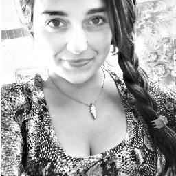 # Não vivo pra ser normal , vivo pra ser feliz !