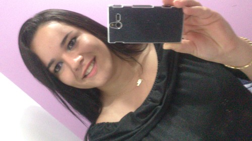 Por isso eu amo, e me perco, e me acho, e ressucito mil vezes com a alegria de quem viveu apenas uma vez.. :*