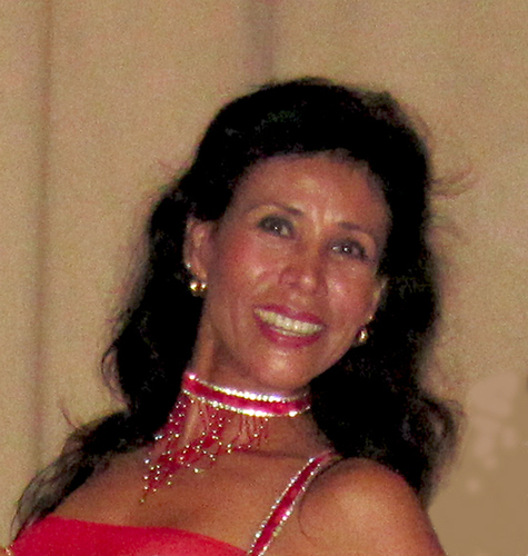 Pakita is a professional Middle Eastern Dancer, Choreographer and Teacher, base in California.