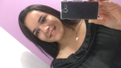 Por isso eu amo, e me perco, e me acho, e ressucito mil vezes com a alegria de quem viveu apenas uma vez.. :*