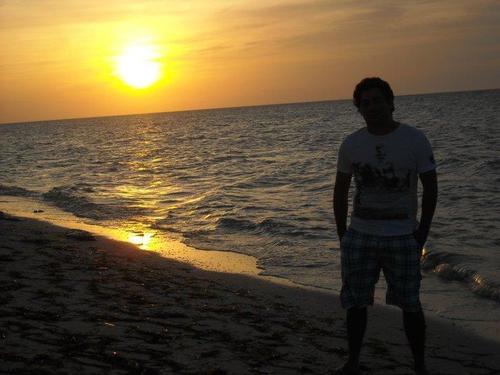 AnuarEE's profile picture. 