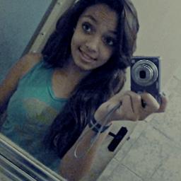 Jogue a cabeça para cima e sua mão para baixo, manobras de skate eu encaixo.. ♪ .  14 aninhos *-* , ciumenta, chocólatra, bolera. Valorizo os q fexam cmg :D'