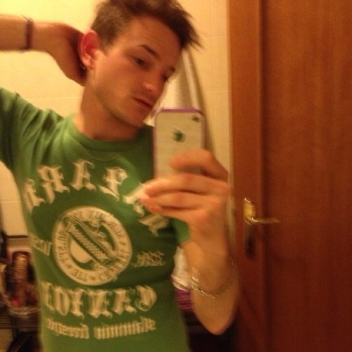 BYari18's profile picture. ....siiiiiiiiiiiiiiiiiiiiiii mi piace vincere facile!!!!!!! BONCI BONCI BO BO Bò..........